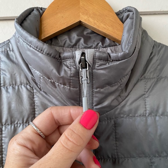 PATAGONIA • Women’s Nano Puff Jacket in Feather Gray, size XS - Picture 4 of 13